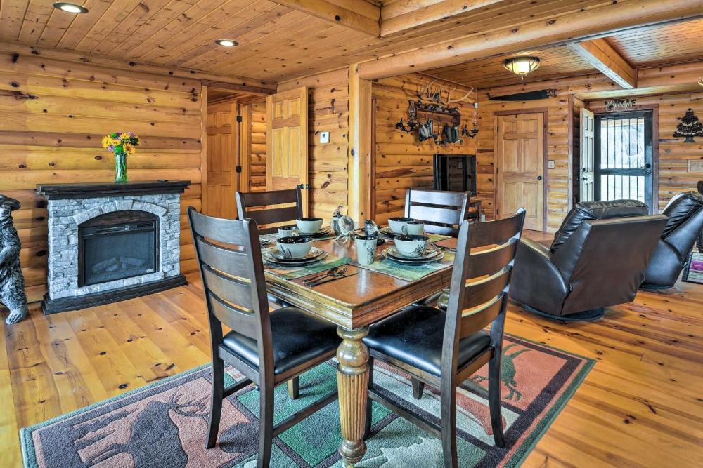Rustic Cabin in Roaring River State Park!